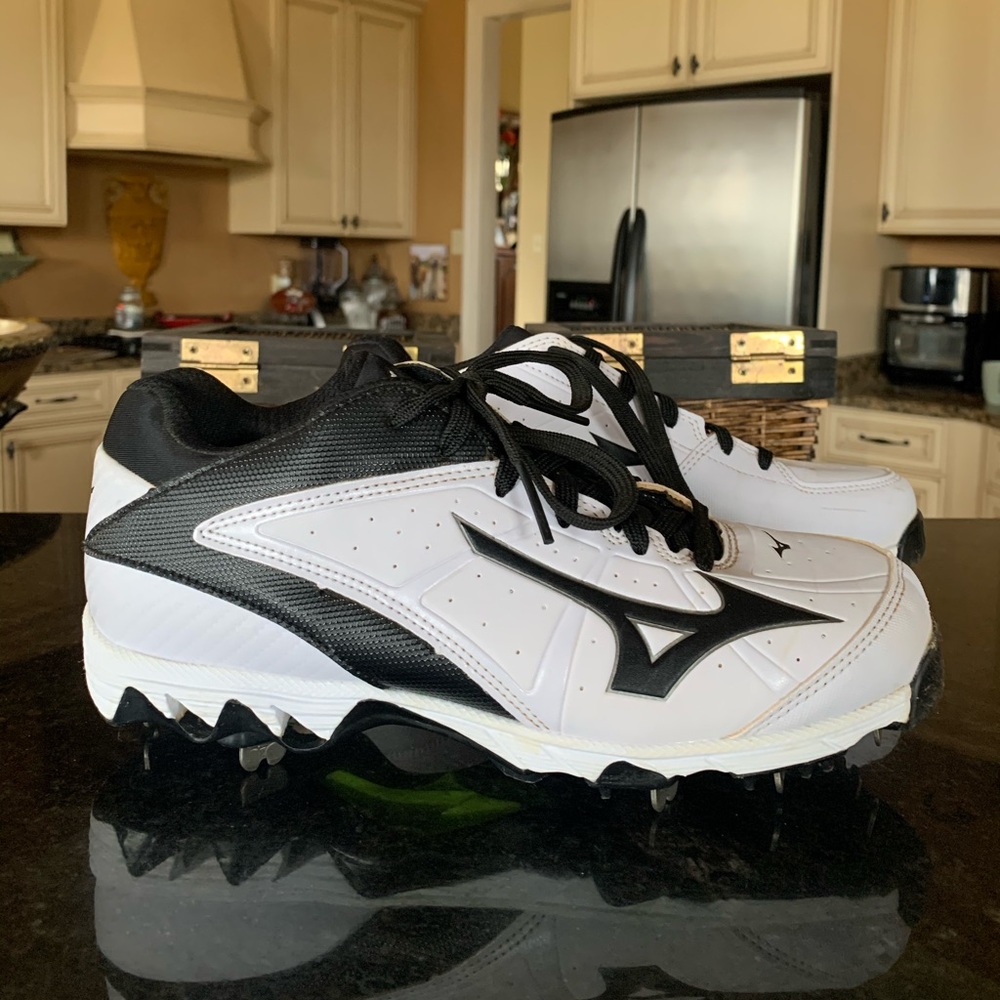 Mizuno metal cleats